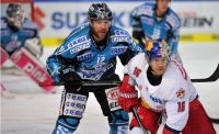 Rayan Duncan (EC RBS) und Rayan Michael Potulny (Black Wings) (c) GEPA pictures Amir Beganovic