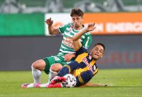 Dalibor Velimirovic (Rapid) und Mohamed Camara (RBS) (c) GEPA pictures Ort .jpg