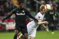 Patson Daka (RBS) und Martin Hinteregger (Frankfurt) (c) GEPA Steiner .jpg