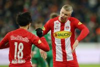 Erling Braut Haaland und Takumi Minamino (RBS) (c) GEPA pictures Mathias Mandl.jpg