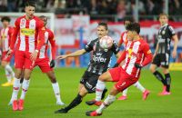 Dominik Szoboszlai (RBS), James Holland (LASK) und Hee-Chan Hwang (RBS) (c) GEPA Bachun .jpg