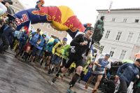 Red Bull X-Alps Start Mozartplatz (c) Hoonza Zak Red Bull Content Pool