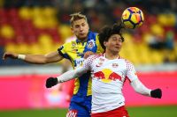 Michael Huber (St.Pölten) und Takumi Minamino (RBS) (c) GEPA pictures Felix Roittner